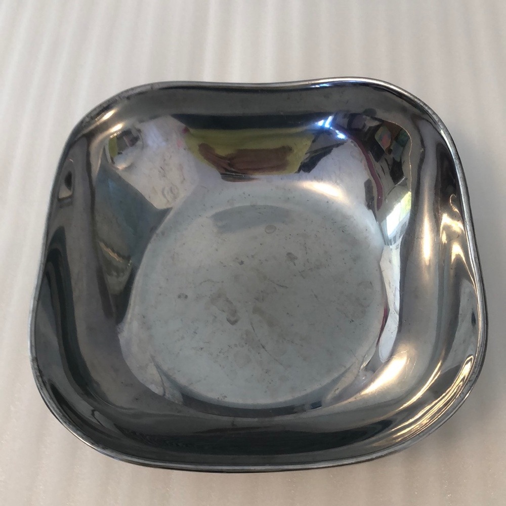Wilton metal serving bowl